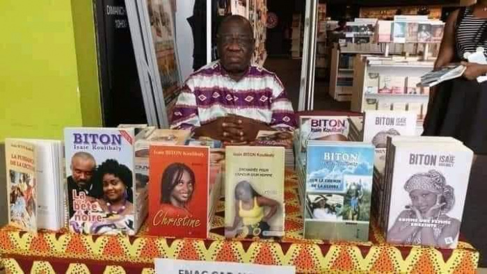 Top 11 Écrivains Ivoiriens dont l'Héritage Littéraire Reste Imprégné